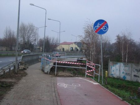 Radom. Budowa kładek na ul. Maratońskiej