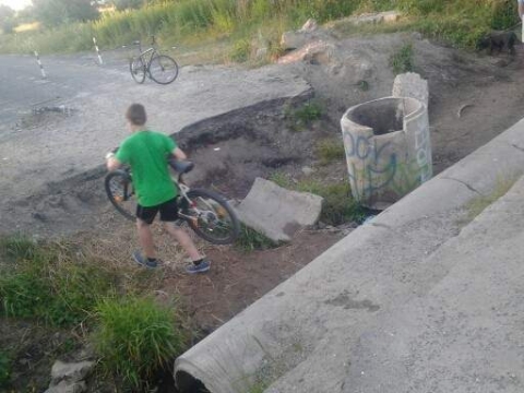 Radom. Kładka na ul. Owalnej. Radom. Kładka na ul. Owalnej.