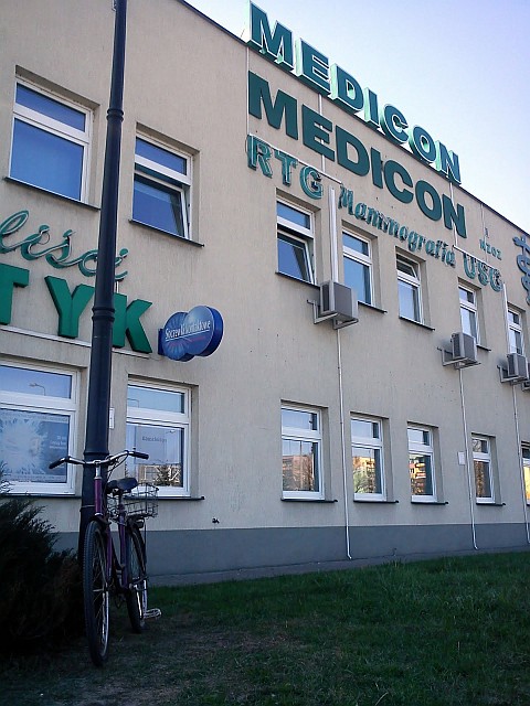 Rowerem na zakupy, Radom, Apteka i przychodnia Medicon