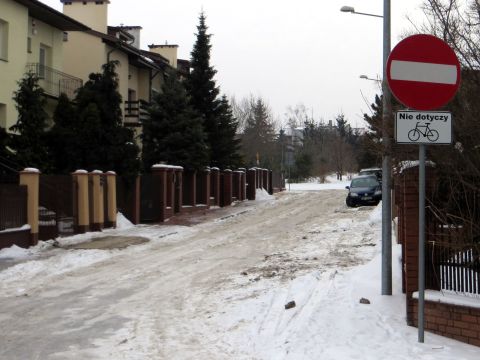 Radom. Ulica Urodzajne dwukierunkowa dla rowerzystów, T-22 Radom. Ulica Urodzajne dwukierunkowa dla rowerzystów, T-22