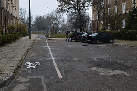 Radom. Łącznik rowerowy na ślepej dla aut ul. Broni Radom. Łącznik rowerowy na ślepej dla aut ul. Broni