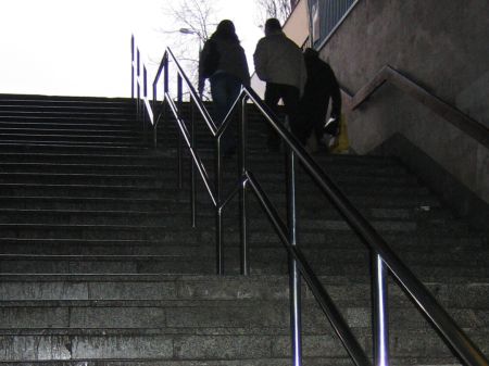 Radom. Wyjście z dworca PKP - jak na razie bez pochylni