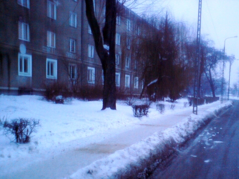 Radom. Chodnik na ul. Rodziny Winczewskich wolny od samochodów Radom. Chodnik na ul. Rodziny Winczewskich wolny od samochodów