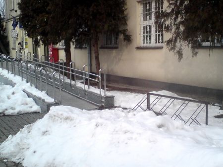 Radom. Zaśnieżony stojak Poczta Polska Radom. Zaśnieżony stojak Poczta Polska