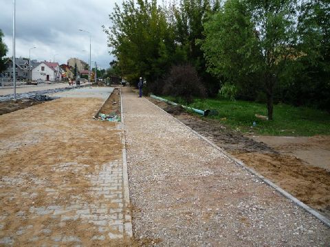 Radom. Budowa drogi rowerowej na ulicy 1905 Roku