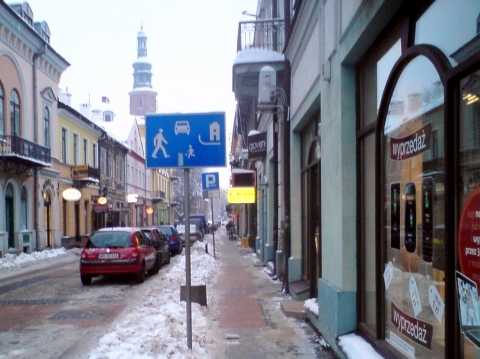 Radom. Chodnik na ul. Rwańskiej wolny od samochodów Radom. Chodnik na ul. Rwańskiej wolny od samochodów