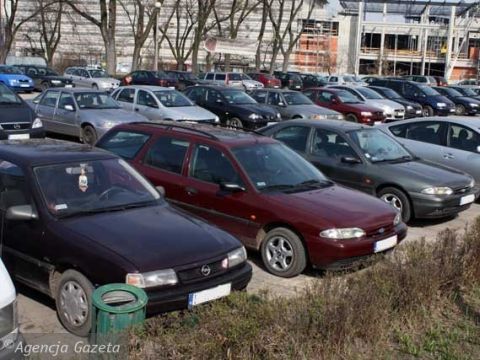 Radom. Plac Jagielloński stał się parkingiem. Zdjęcie Gazety Wyborczej