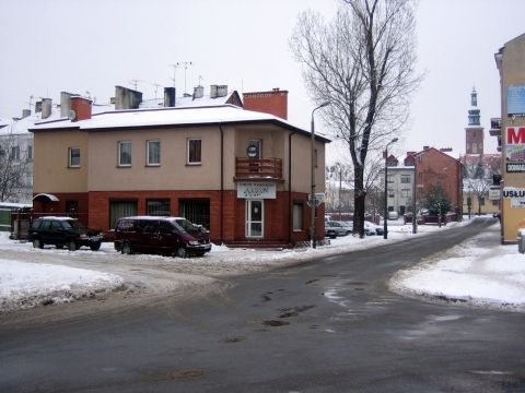 Radom. Ulica Podwalna, nakaz skrętu w prawo nie dotyczy rowerów Radom. Ulica Podwalna, nakaz skrętu w prawo nie dotyczy rowerów