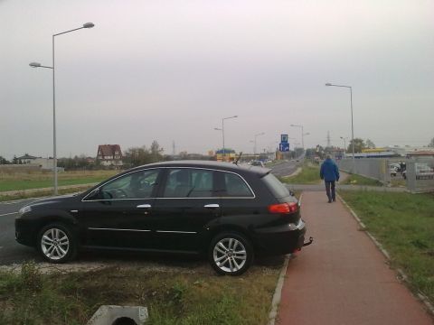 Radom. Zablokowana droga dla rowerów na ul. Słowackiego Radom. Zablokowana droga dla rowerów na ul. Słowackiego