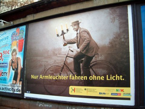 Stuttgart.Tylko fajtłapy jeżdżą bez świateł Stuttgart.Tylko fajtłapy jeżdżą bez świateł