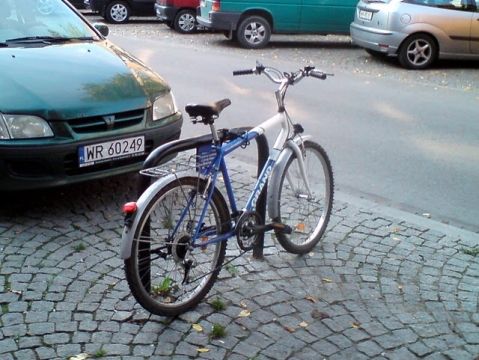 Radom. Stojak typu U na ul. Żeromskiego Radom. Stojak typu U na ul. Żeromskiego