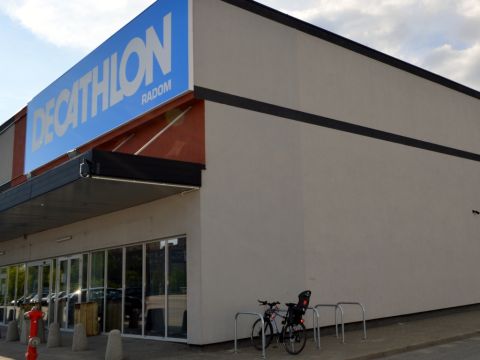 Radom. Stojaki rowerowe, Decathlon ul. Kościuszki 3, bicycle parking rack