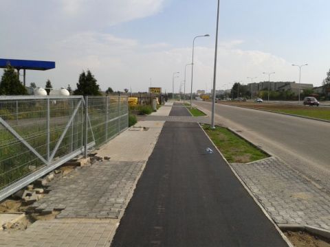 Radom. Ul. Mieszka I budowa asfaltowej drogi rowerowej Radom. Ul. Mieszka I budowa asfaltowej drogi rowerowej