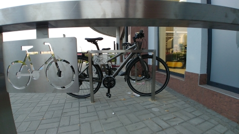 Radom. Biedronka, Placowa 10 stojaki dla rowerów