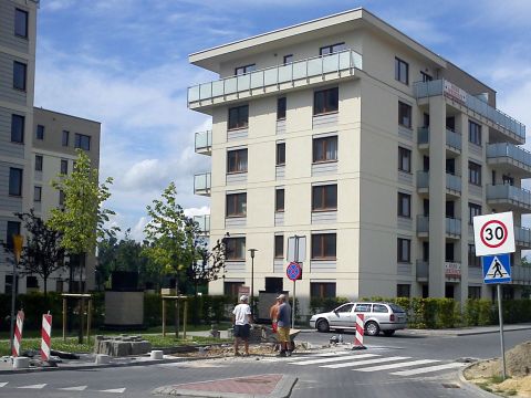 Radom. Ulica Zegara Słonecznego obniżone wysokie krawężniki