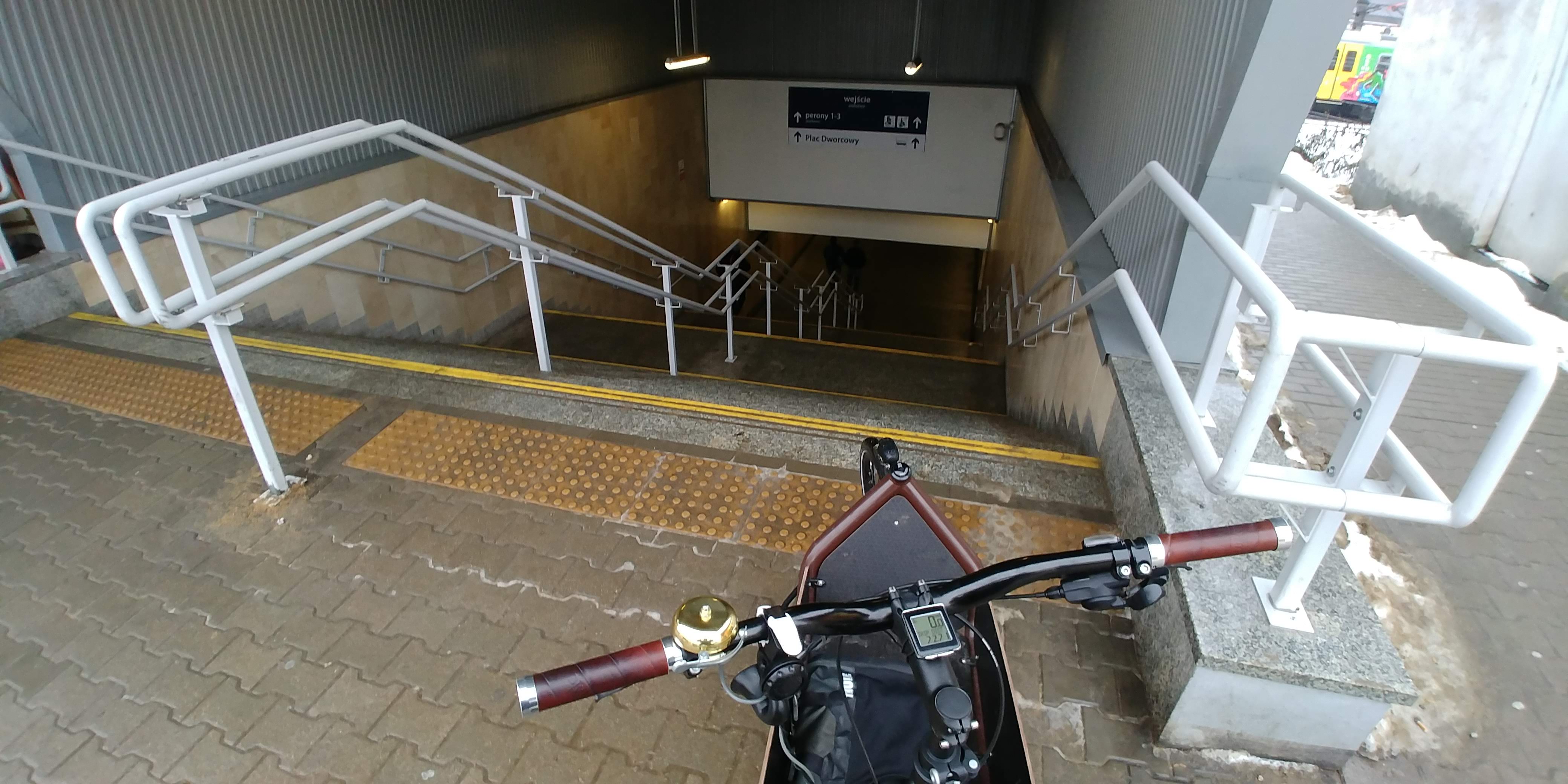 Radom. Schody tunel dworcowy